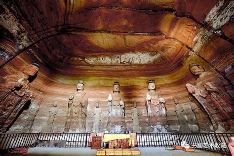  De Zonderlijke Tempel: Een Mythische Oasis van Rust en Schoonheid in Pingliang!