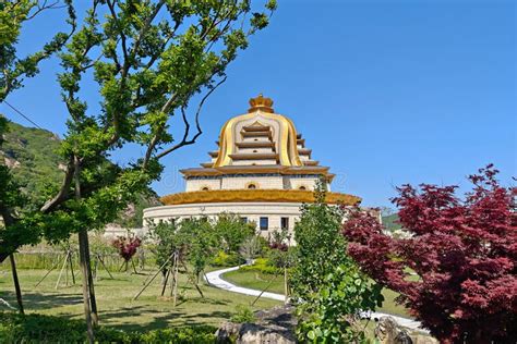  De Zoushan Tempel: Een berg van geschiedenis en een baken voor de ziel!