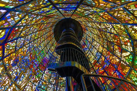 Hakone Open-Air Museum: Een adembenemend kunstparadijs omringd door vulkanische schoonheid!