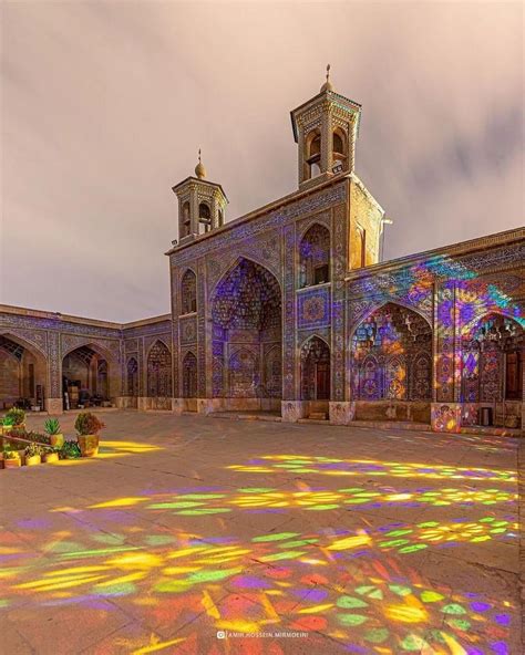 Het Shahzadeh-Kermani Mausoleum: Een Architecturaal Meesterwerk en Oase van Rust in Shiraz!